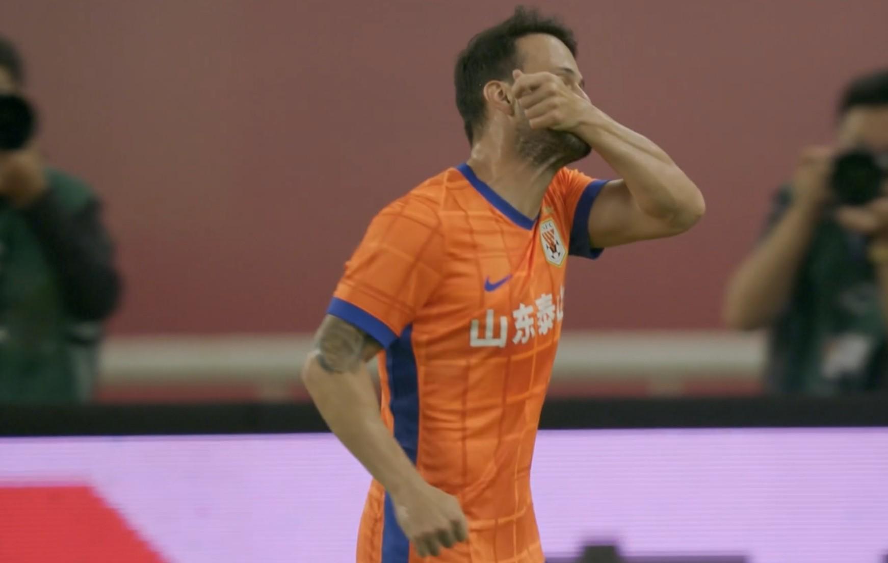 卡扎伊什维利半场戴帽，打入18球超越法比奥登顶射手榜