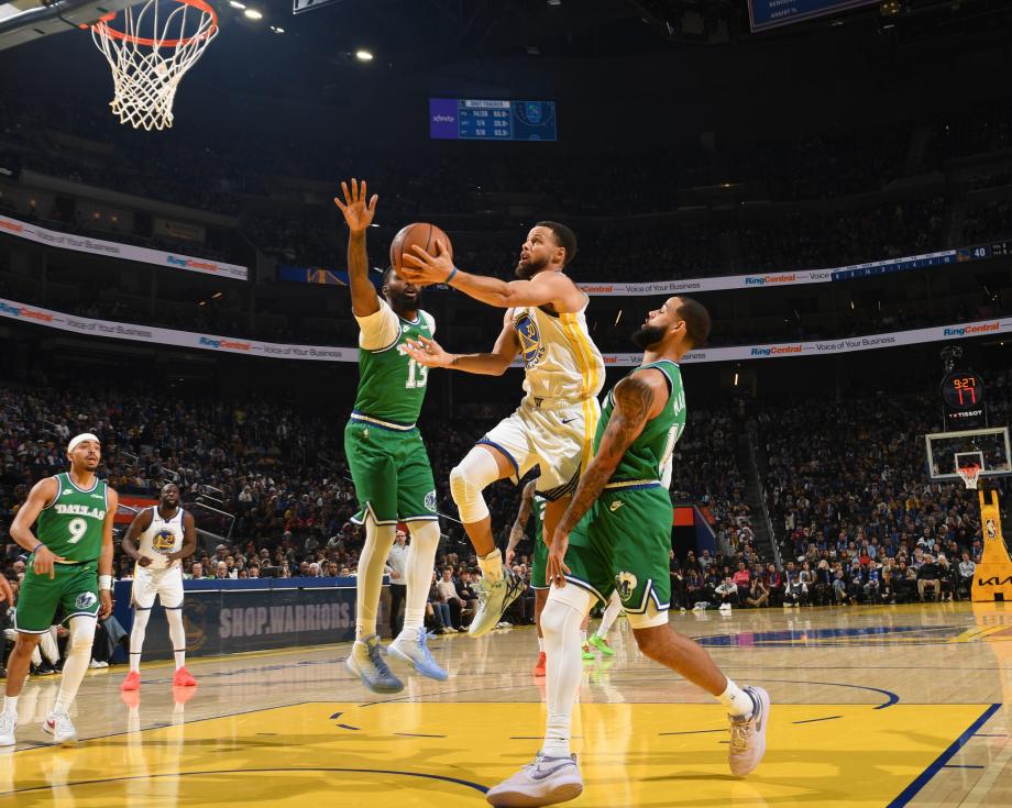 库里23+4弗拉格27+6 勇士战胜独行侠迎三连胜